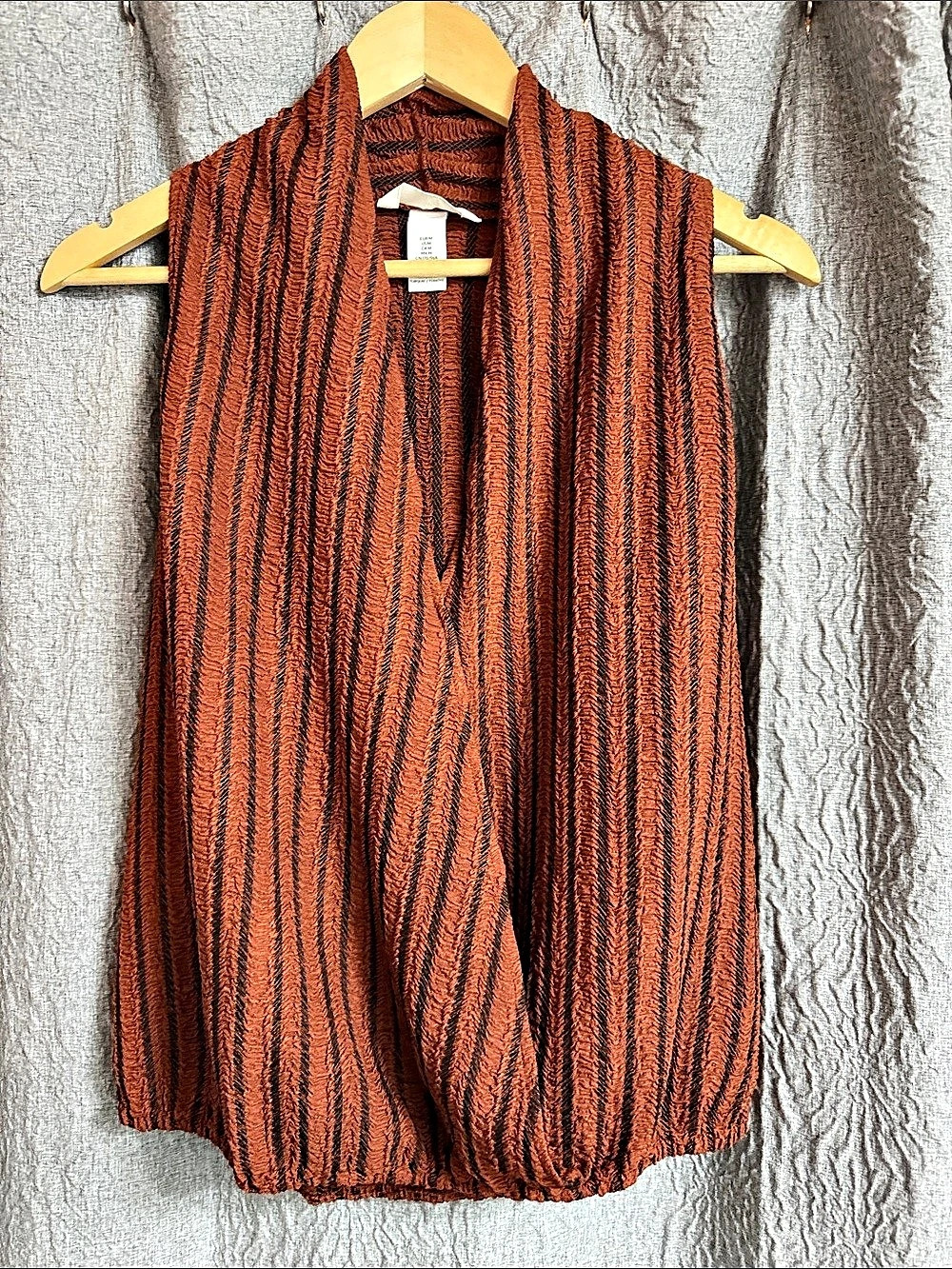 H&M Medium Sleeveless Top in Crinkled Jersey Brown & Black Medium